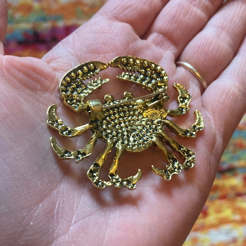 Vibrant Red and Gold Rhinestone Crab Brooch - Picture 8 of 10